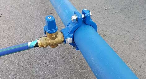 Connecter la bande protection au robinet de prise en charge avec la bande aluminium adhésive EGEPLAST
